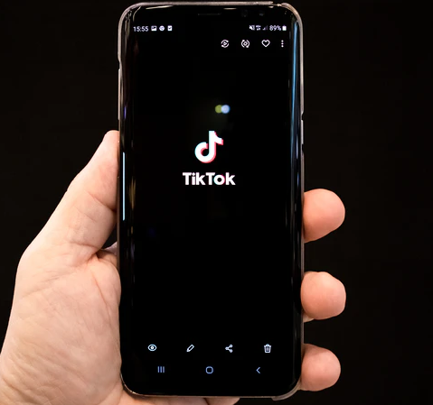 how to close a tik tok account