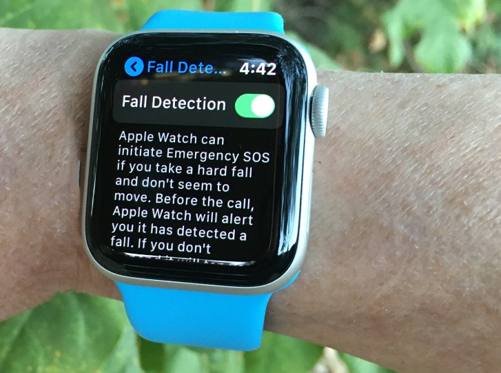 How to Enable Fall Detection on the Apple Watch